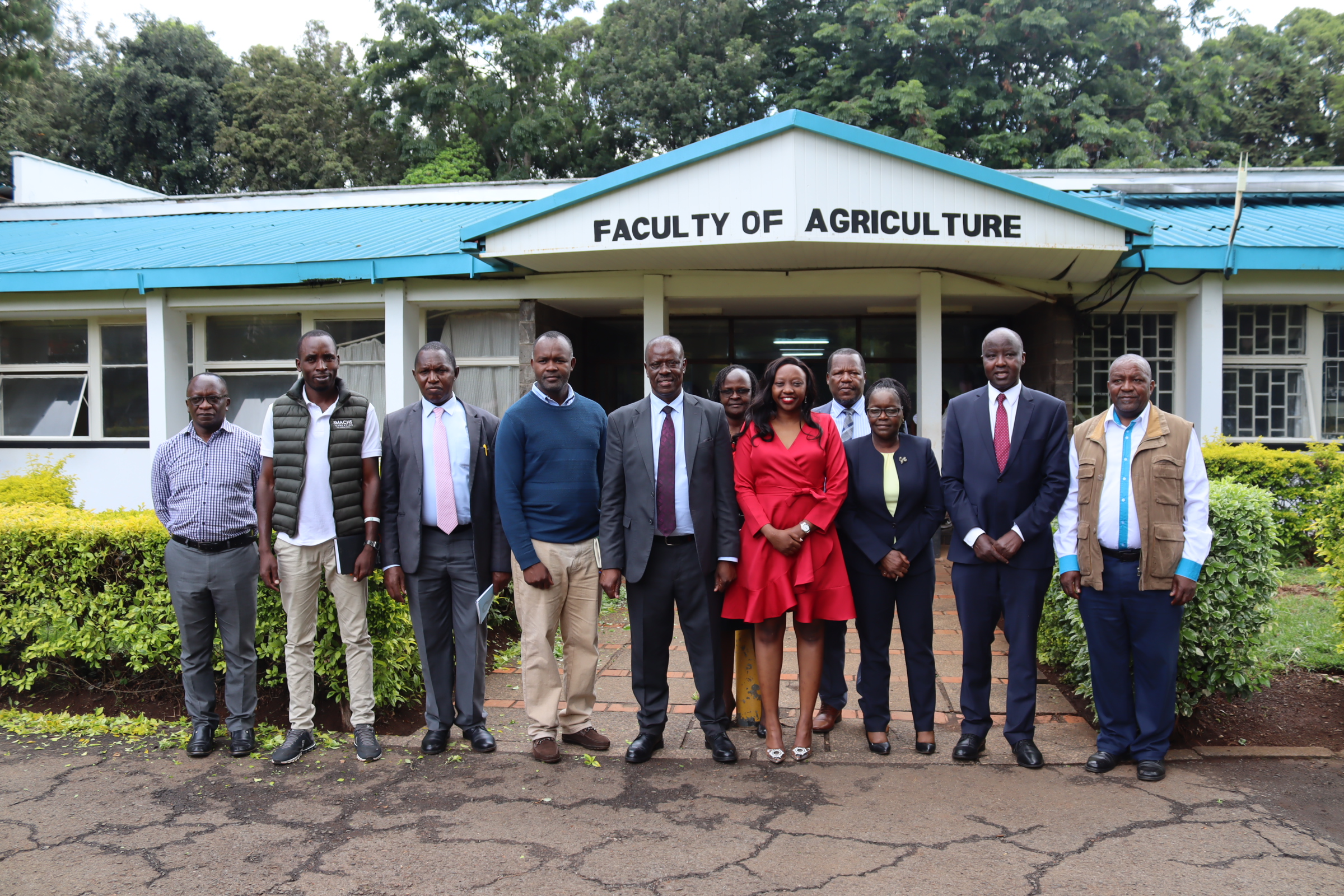 Snap photo of faculty members